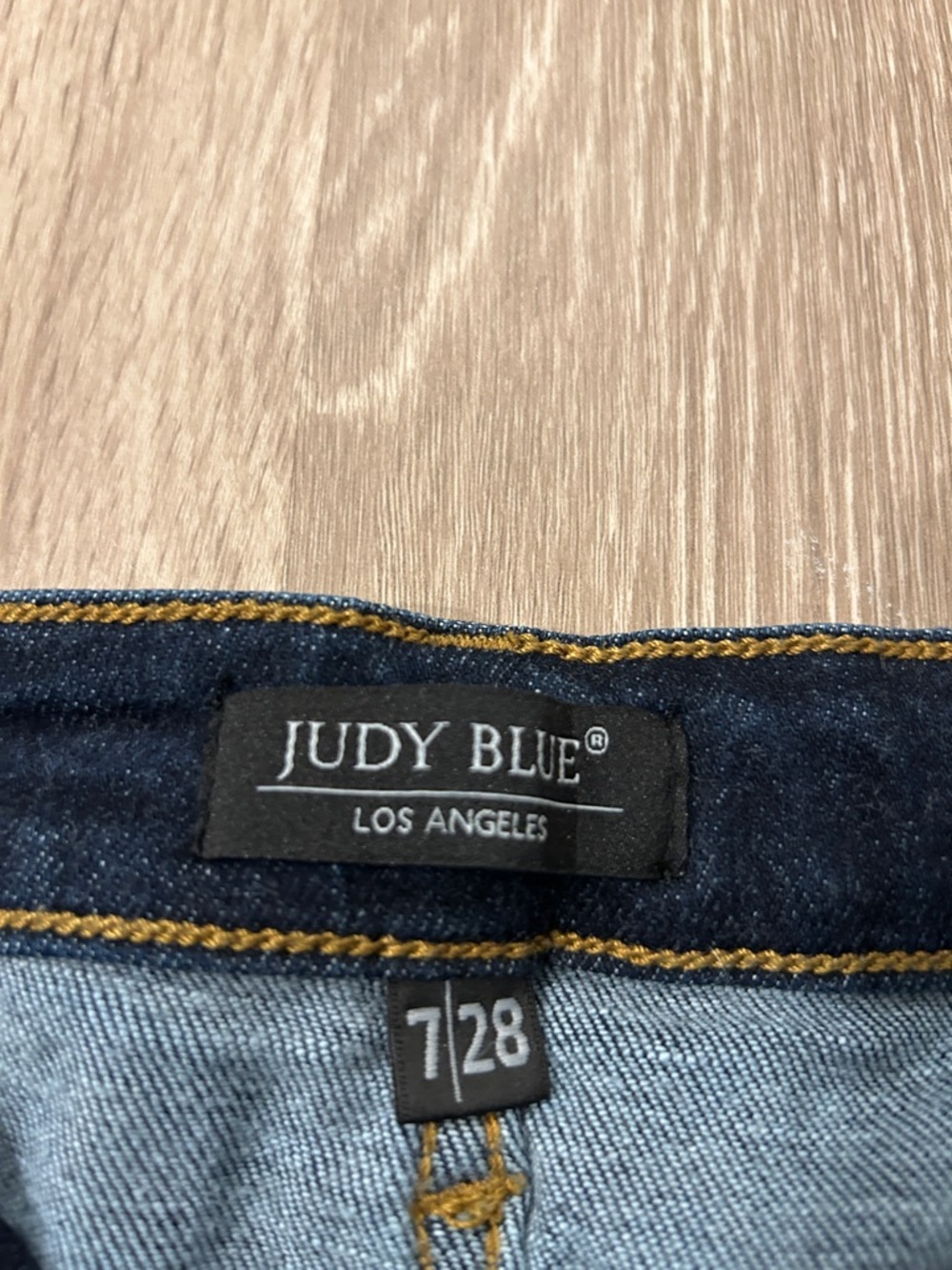 Judy Blue - Wide Leg Crop Jeans - Picture 2 of 8
